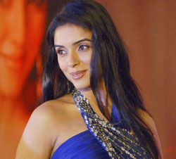 Asin wants to reach masses with commercial films